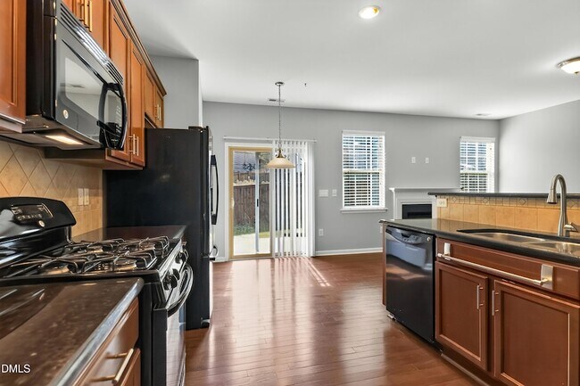 Building Photo - 614 Rose Laurel Ct