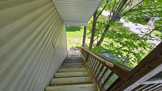 Building Photo - 349 Woodpoint Ave