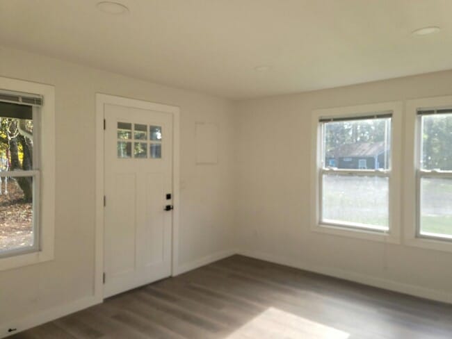 Building Photo - Viking Avenue 4-Plex