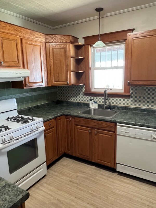 Building Photo - 108 S Rutland St