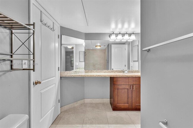 Building Photo - 2851 N Oakland Forest Dr