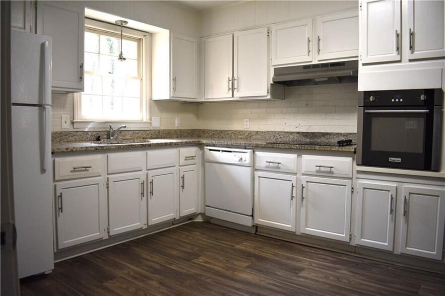 Building Photo - 2576 Peyton Woods Trail SW