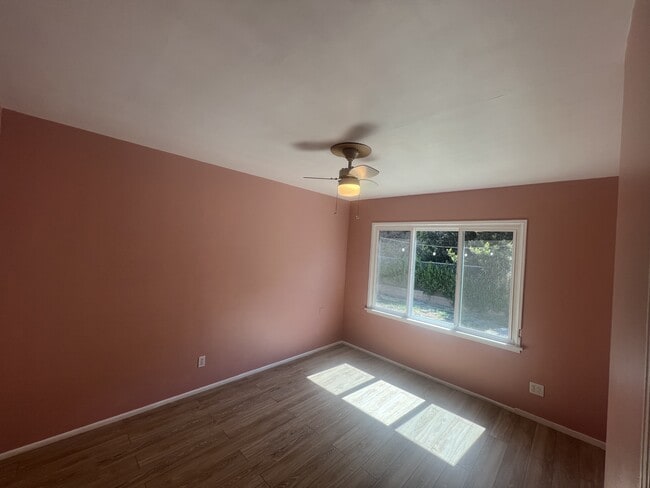 Building Photo - 1735 Parrot St