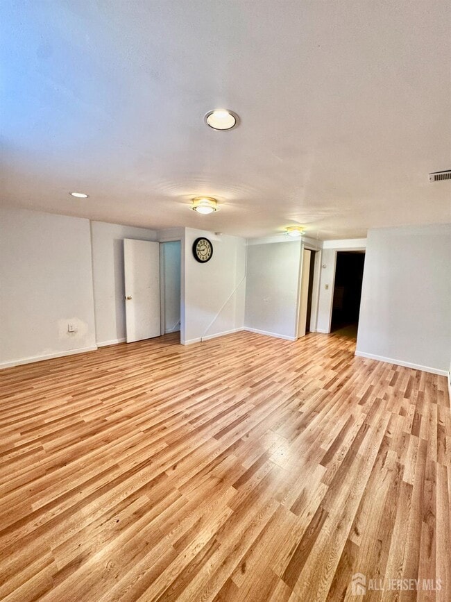 Building Photo - 323 Gill Ln