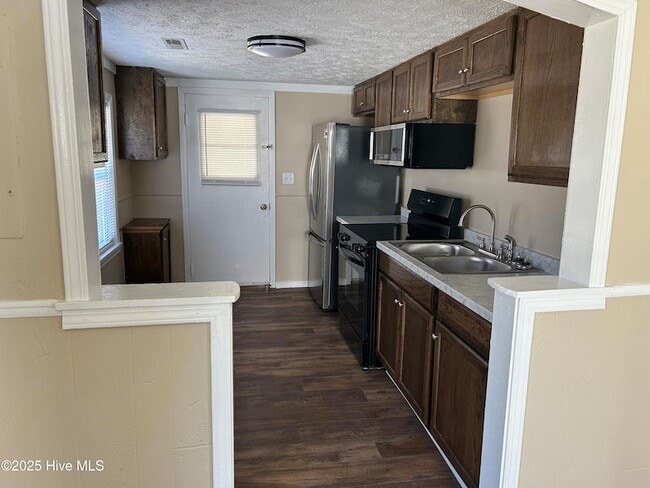 Building Photo - 178 Rosalyn Rd