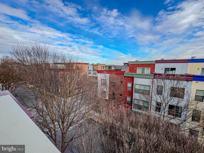 Building Photo - 5722 45th Ave