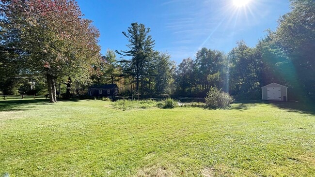 Building Photo - 3 BR House on a Lake 1.5 Baths