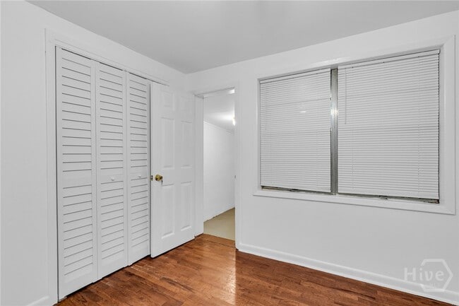 Building Photo - 819 W 51st St