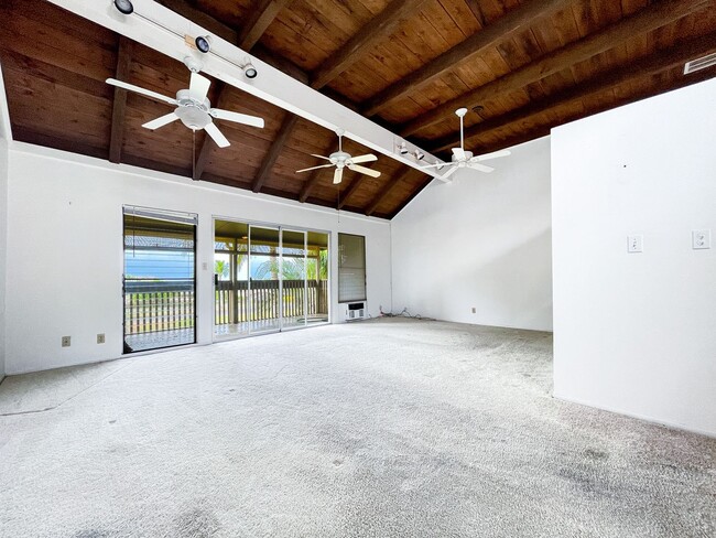 Building Photo - Pet Friendly Kaneohe Townhouse with A/C