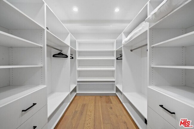 Building Photo - 1812 Navy St