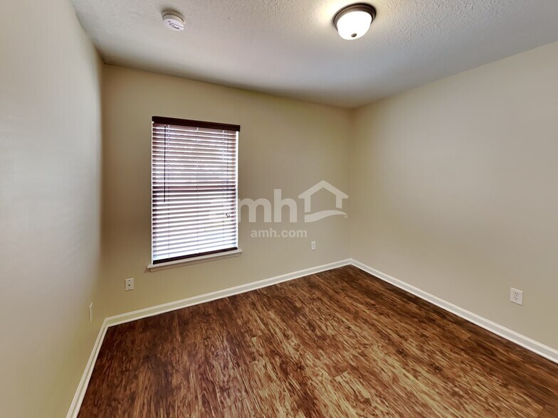 Building Photo - 86718 Cartesian Pointe Dr