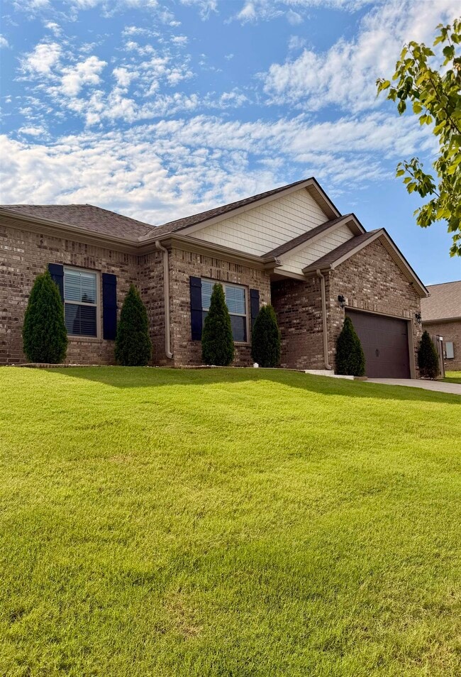 Building Photo - 280 Lilly Dr