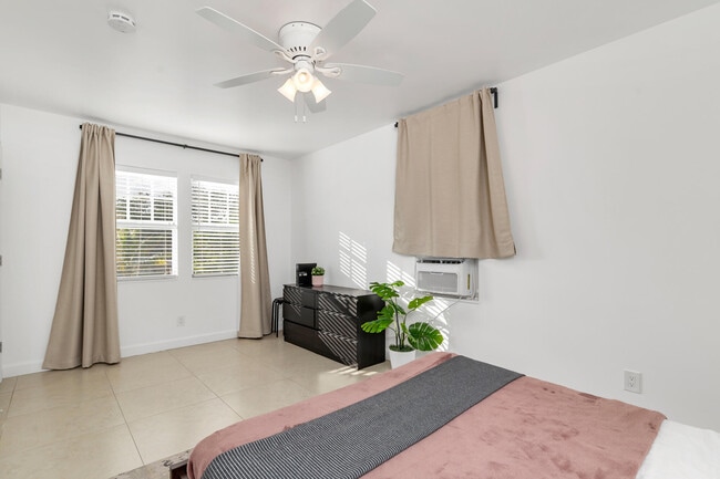 Building Photo - 2350 Parker Ave