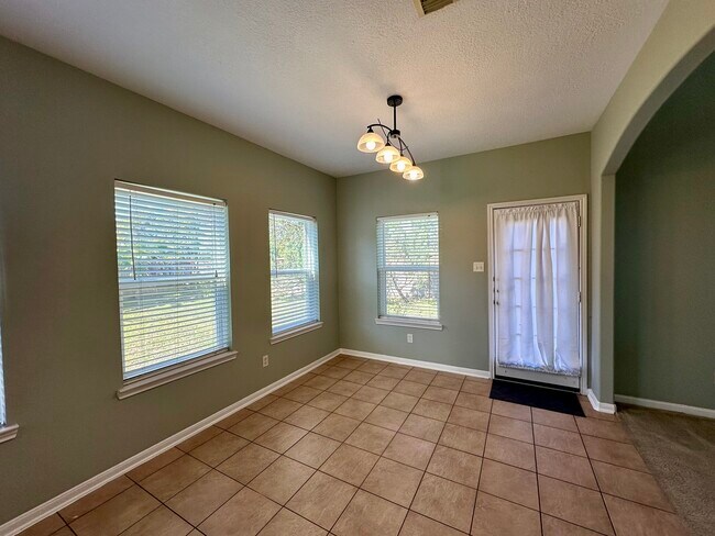 Building Photo - 9222 Memorial Grove Dr