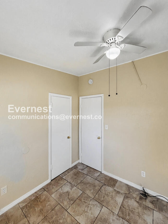 Building Photo - 2925 N 46th St