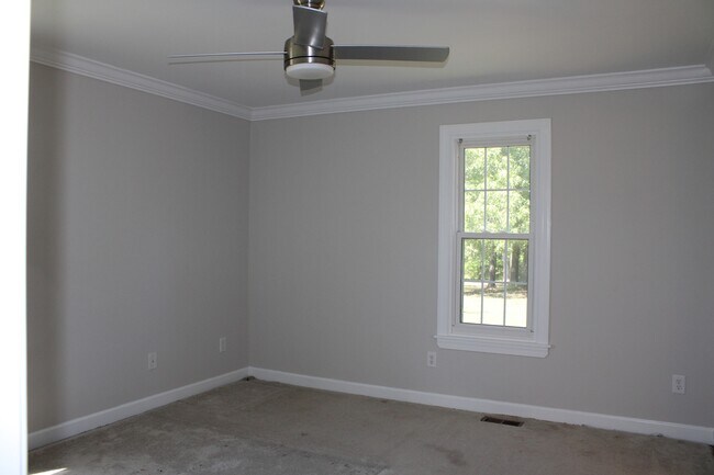 Building Photo - 80 Senter Farm Ct
