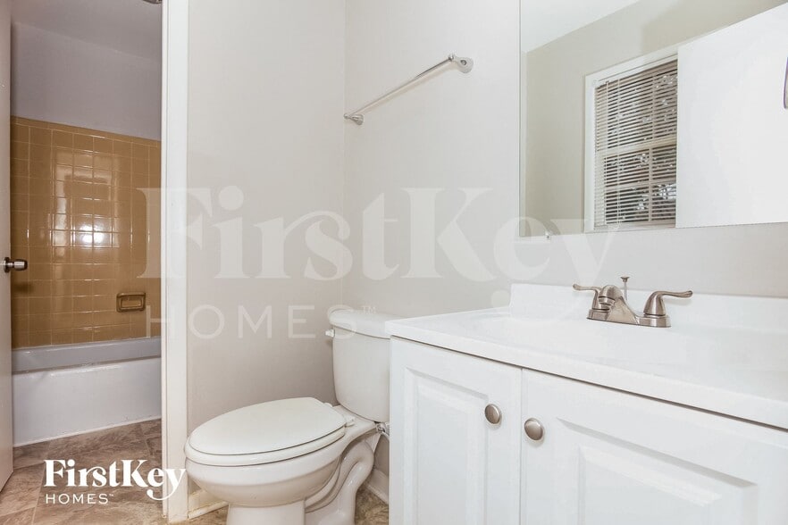 Building Photo - 4901 Delivau Dr