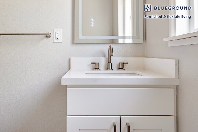 Building Photo - 1230 Mills St