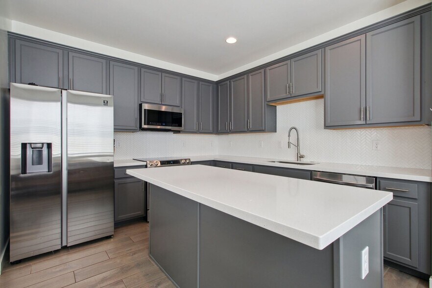 Building Photo - 5464 S Dillon Cir