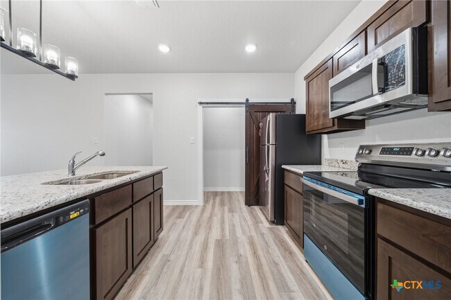 Building Photo - 126 Leon Ln