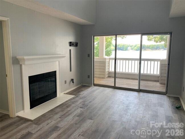 Building Photo - 912 Southwest Dr