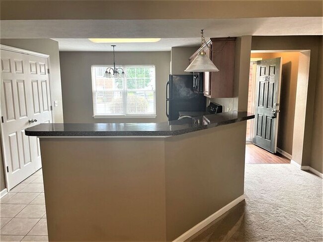 Building Photo - 3 Bedroom Townhome in Barfield Commons