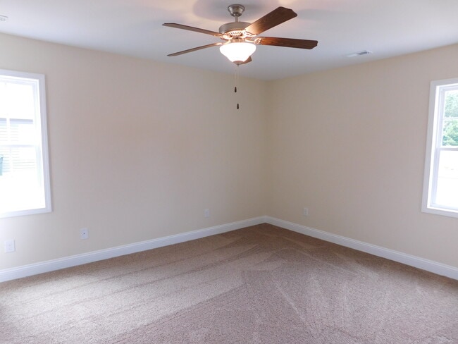 Building Photo - 302 Saratoga Ln