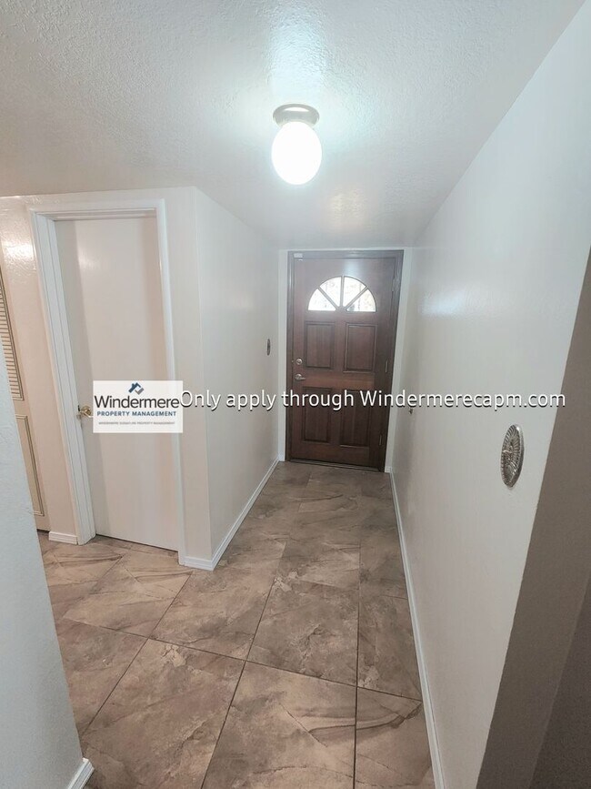 Building Photo - Foothill Farms Gem