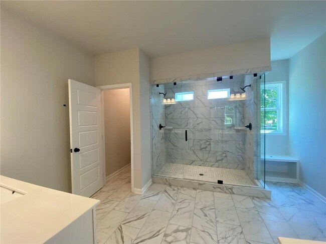 Building Photo - 5037 Silver Fox Trl