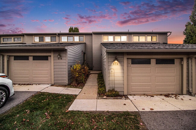 Building Photo - 614 Peninsula Ct