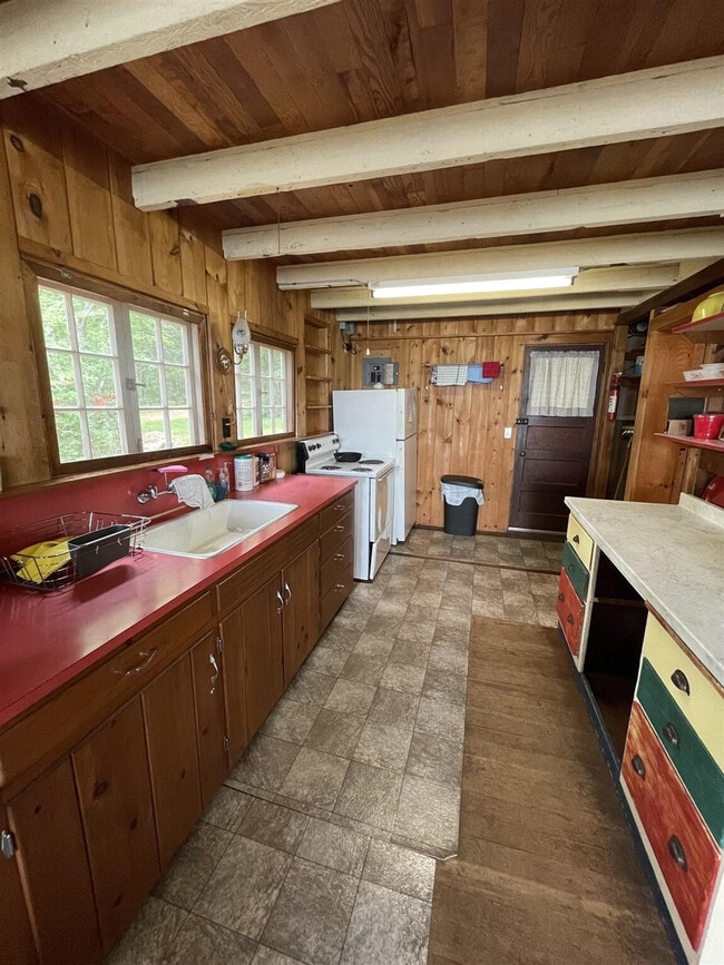 Building Photo - 10 Crescent Shore Dr