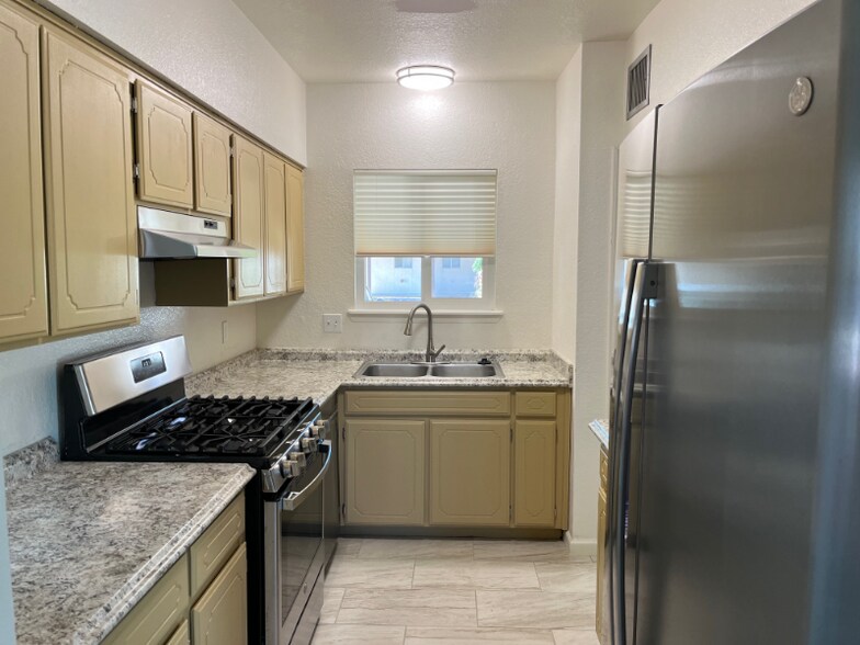 Primary Photo - 1936 Paseo De La Luna