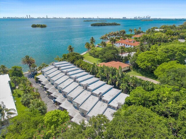 Building Photo - 6011 N Bayshore Dr