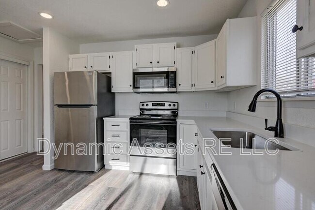 Building Photo - 1902 JFK