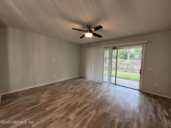Building Photo - 6881 Roundleaf Dr