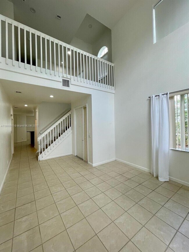 Building Photo - 5347 SW 40th Ave