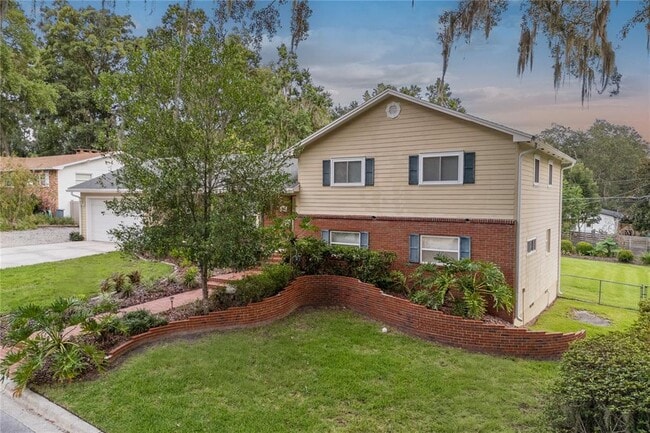 Building Photo - 2026 NW 19th Ln