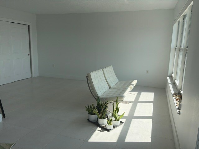 Building Photo - 3000 E Sunrise Blvd