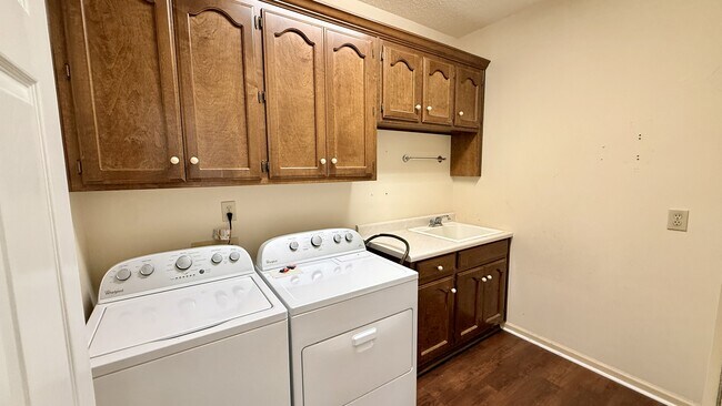 Building Photo - 113 Nobleton Ln NW