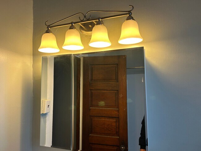 Building Photo - 2646-2648 E 122nd St