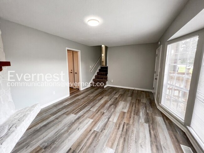 Building Photo - 3-Bed/2-Bath Home/ Pet Friendly/Voucher Accepted/ Available Soon!