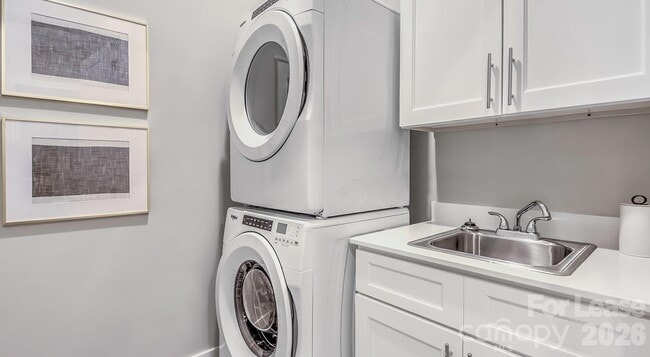 Building Photo - 2426 Vail Ave