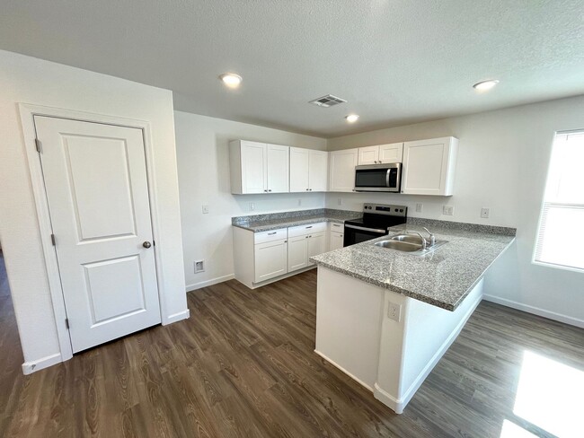 Building Photo - Brand new 3 Bedroom, 2 Bathroom Home in Ne...