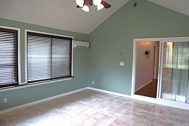 Building Photo - 3900 Bronson Ln