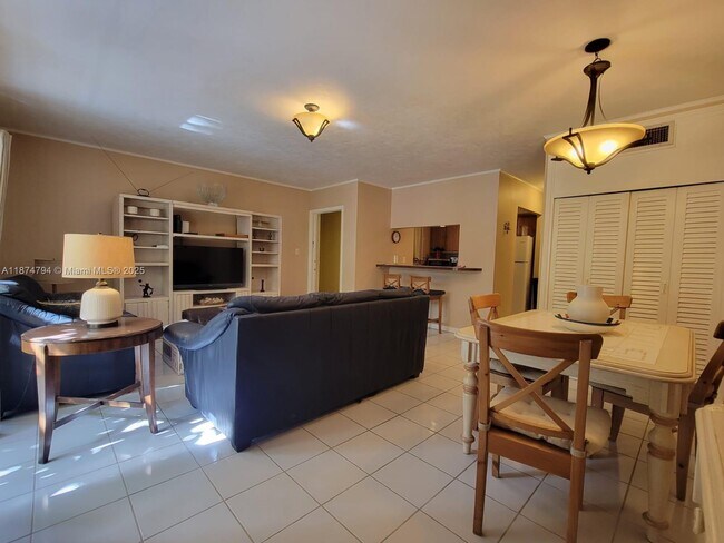 Building Photo - 815 Middle River Dr