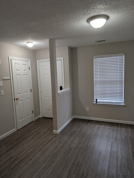 Building Photo - 1381 Pinnacle Ln