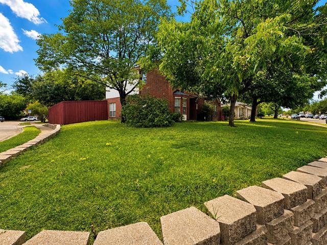 Building Photo - 824 Elm Falls Pl