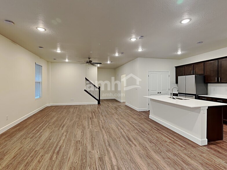 Building Photo - 11031 Kitty Hawk Rd