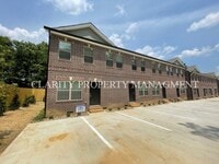 Building Photo - Modern townhome!