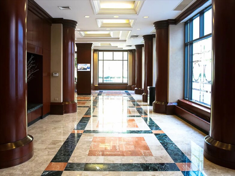 Building Photo - 175 E 96th St